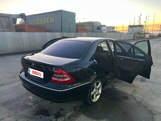 2002 Mercedes-Benz C-Класс 180 II (W203), чёрный, 400000 рублей, вид 5