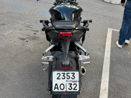 2017 Triumph Street Triple, чёрный, 599999 рублей, вид 4