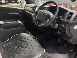 2019 Toyota HiAce H200 Рестайлинг, белый, 4200000 рублей, вид 3