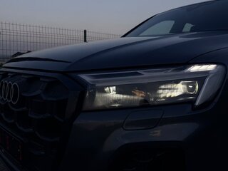 2026 Audi Q7 45 TFSI II (4M) Рестайлинг 2, серый, 11200000 рублей, вид 3