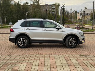 2018 Volkswagen Tiguan II, серебристый, 2160000 рублей, вид 4