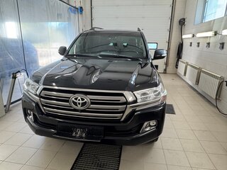 2020 Toyota Land Cruiser 200 Series Рестайлинг 2, чёрный, 10000000 рублей, вид 4