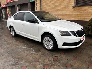 2019 Skoda Octavia III (A7) Рестайлинг, белый, 1350000 рублей, вид 3