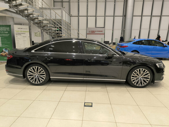 2018 Audi A8 55 TFSI IV (D5), чёрный, 3099000 рублей - вид 3