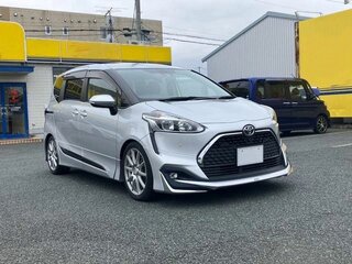 2022 Toyota Sienta II Рестайлинг, серебристый, 1086000 рублей, вид 1