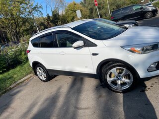 2017 Ford Kuga II Рестайлинг, белый, 1650000 рублей, вид 2