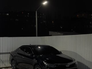 2017 Toyota Camry VII (XV50) Рестайлинг 2, чёрный, 2100000 рублей, вид 1