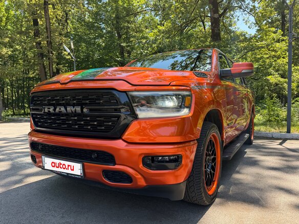 2022 Ram 1500 Crew Cab V, оранжевый, 6800000 рублей - вид 5