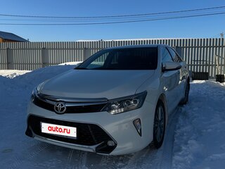 2017 Toyota Camry VII (XV50) Рестайлинг 2, белый, 2370000 рублей, вид 3