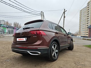 2021 Volkswagen Tiguan II Рестайлинг, коричневый, 2698000 рублей, вид 2
