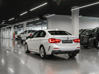 2021 BMW 1 серии 120i III (F52) Рестайлинг, белый, 2670000 рублей, вид 4