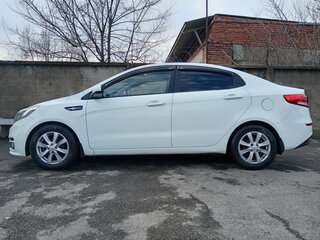 2015 Kia Rio 6-speed III, белый, 1070000 рублей, вид 5