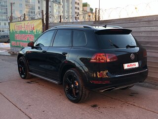 2010 Volkswagen Touareg II, чёрный, 2800000 рублей, вид 4