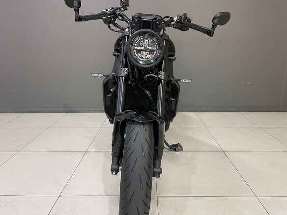 2022 Yamaha XSR900, чёрный, 1070000 рублей - вид 2