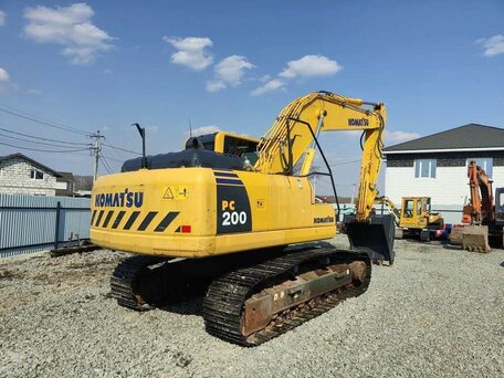 2019 Komatsu PC200-8, жёлтый, 9000000 рублей, вид 3