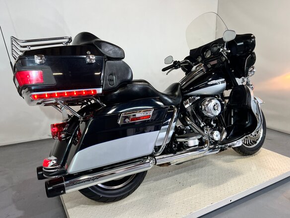 2012 Harley-Davidson Electra Glide, серебристый, 749000 рублей - вид 6