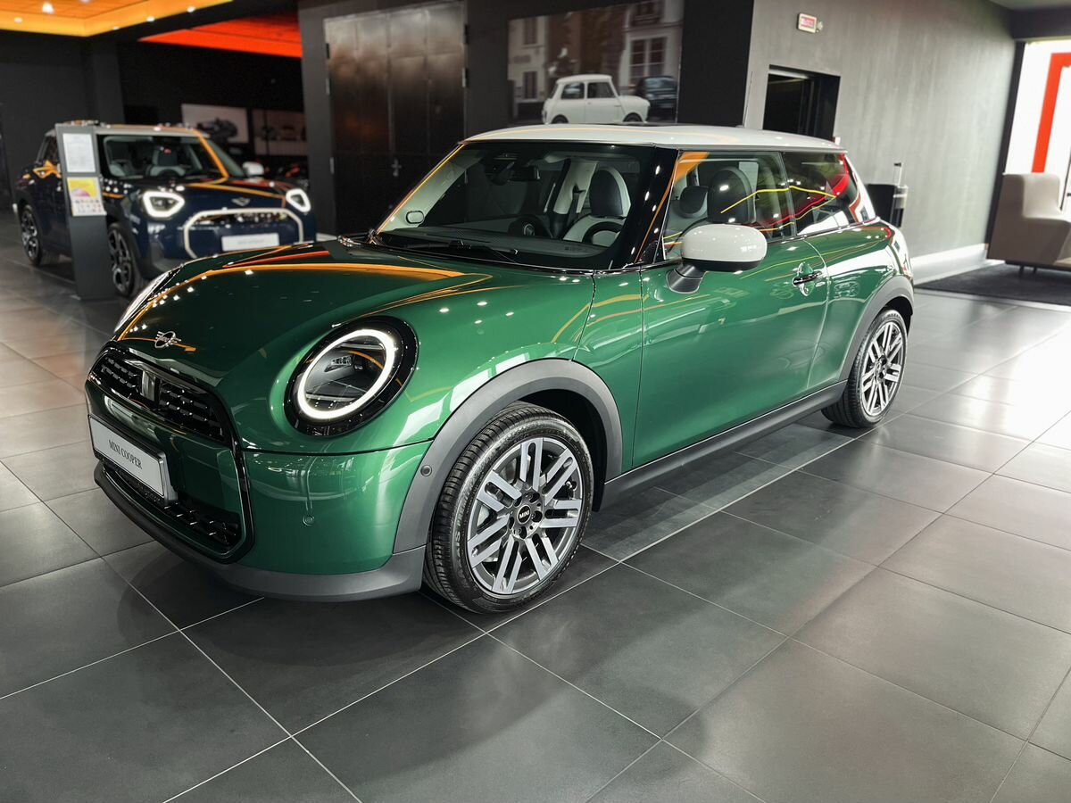 Открыть фотографии: Mini Hatch IV (F65/F66/J01)