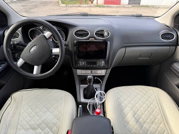 2010 Ford Focus II Рестайлинг, белый, 400000 рублей - вид 11