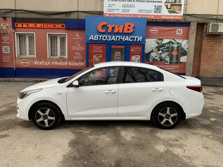 2017 Kia Rio IV, белый, 1275000 рублей, вид 4