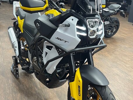 2026 QJMotor SVT 650, золотистый, 699000 рублей, вид 5