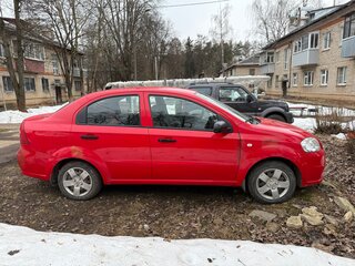 2010 Chevrolet Aveo I Рестайлинг, красный, 300000 рублей, вид 4