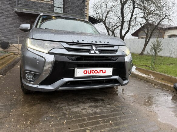 2016 Mitsubishi Outlander PHEV III Рестайлинг 2, серый, 2500000 рублей - вид 5