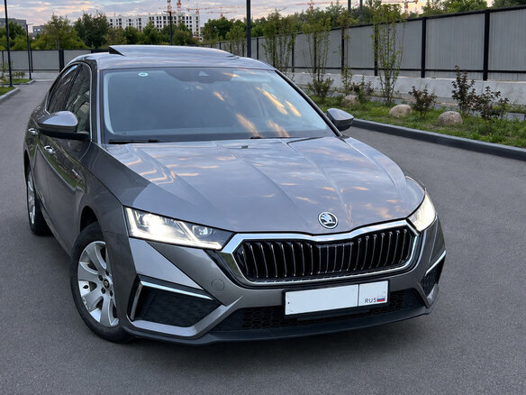 2023 Skoda Octavia IV (A8), серебристый, 2749000 рублей - вид 2