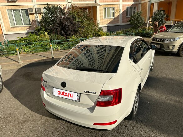 2013 Skoda Octavia III (A7), белый, 720000 рублей - вид 2