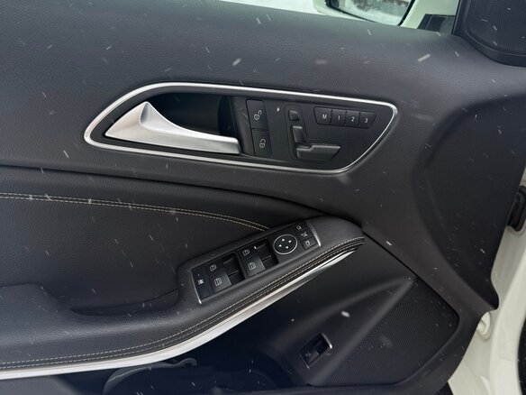 2015 Mercedes-Benz GLA 250 I (X156), белый, 1930000 рублей - вид 2