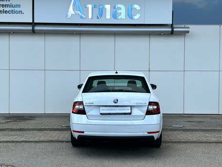 2018 Skoda Octavia III (A7) Рестайлинг, белый, 1640000 рублей, вид 4