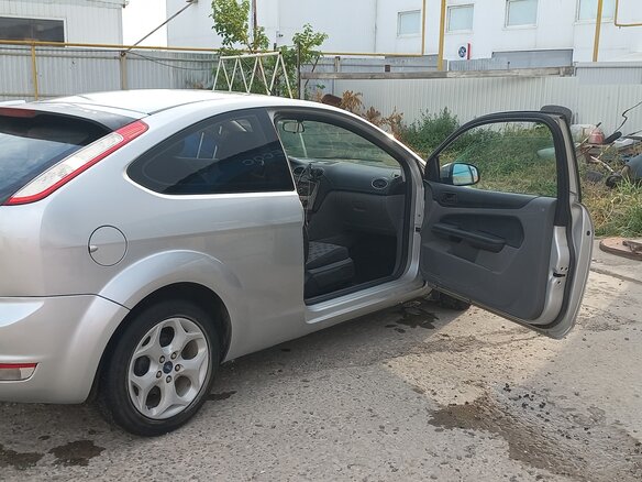 2010 Ford Focus II Рестайлинг, серебристый, 550000 рублей - вид 4