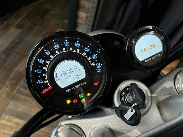 2026 Royal Enfield Super Meteor, зелёный, 773000 рублей - вид 5