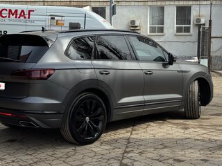 2020 Volkswagen Touareg III, серый, 4800000 рублей, вид 3