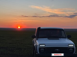 2002 Lada (ВАЗ) 2121 (4x4) I Рестайлинг, белый, 585000 рублей, вид 3