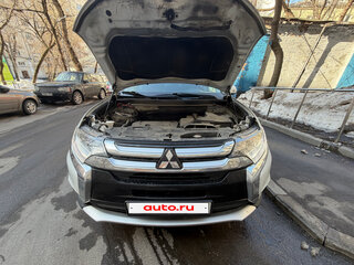 2016 Mitsubishi Outlander III Рестайлинг 2, белый, 1900000 рублей, вид 3