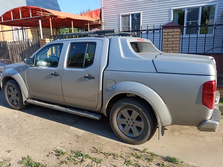 2007 Nissan Navara (Frontier) III (D40), серый, 900000 рублей, вид 2