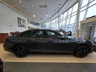 2025 BMW 7 серии 760i xDrive VII (G70), серый, 20690000 рублей, вид 4