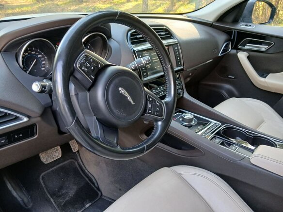 2017 Jaguar F-Pace I, белый, 2250000 рублей - вид 9