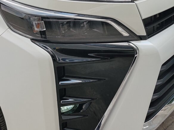 2018 Toyota Voxy III (R80) Рестайлинг, белый, 2555000 рублей - вид 14