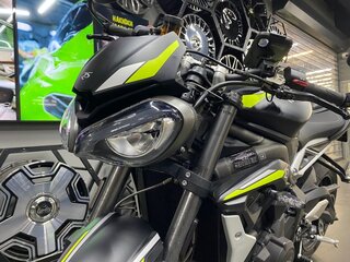 2020 Triumph Street Triple, чёрный, 1100000 рублей, вид 3