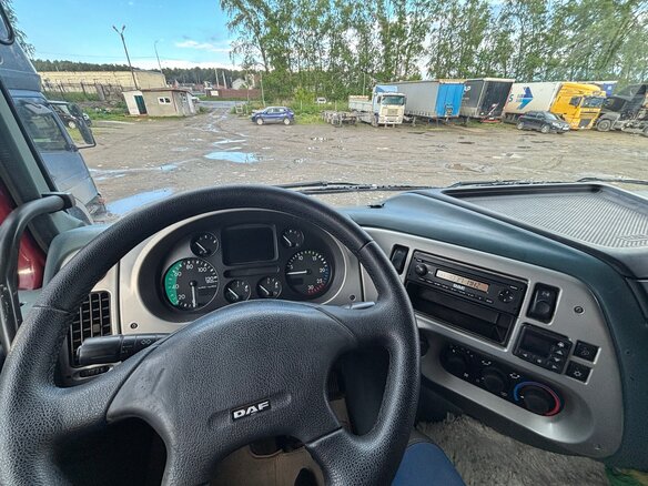 2003 DAF XF 95, пурпурный, 2400000 рублей - вид 13