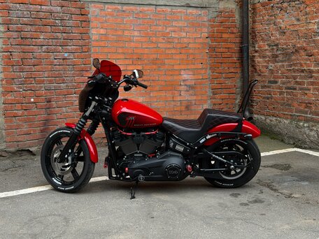 2022 Harley-Davidson Street Bob, красный, 1300000 рублей, вид 2