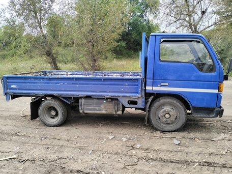 1988 Mazda Titan, синий, 650000 рублей, вид 2