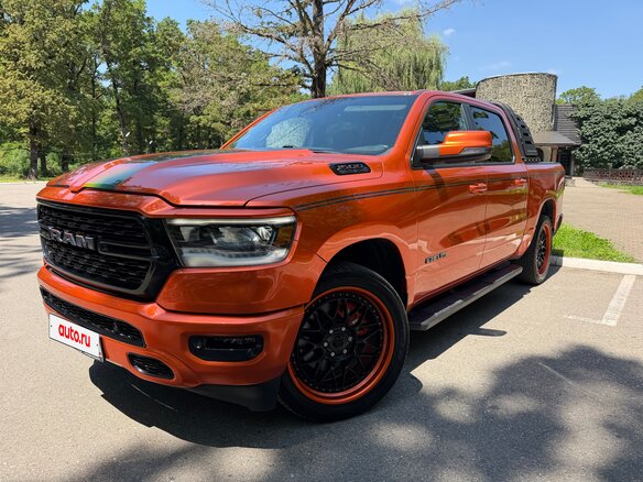 2022 Ram 1500 Crew Cab V, оранжевый, 6800000 рублей - вид 4