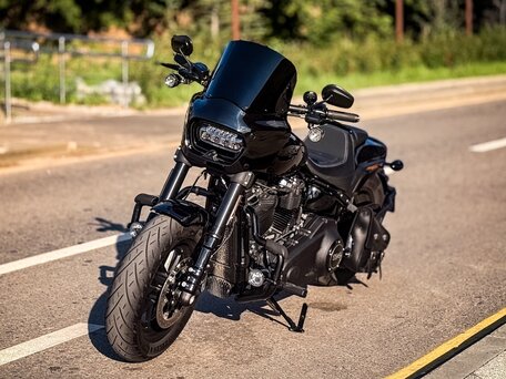 2021 Harley-Davidson Fat Bob, чёрный, 2350000 рублей, вид 2