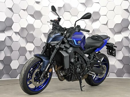 2024 Yamaha MT-09 (FZ-09), синий, 1249000 рублей, вид 2