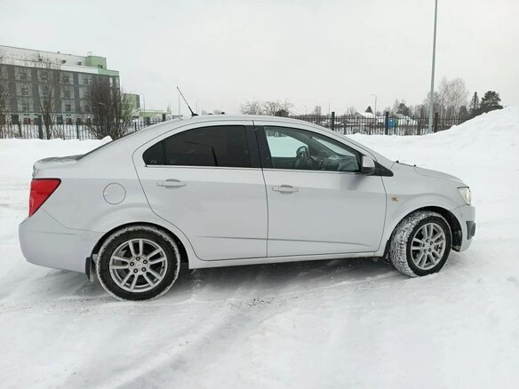 2012 Chevrolet Aveo II, серебристый, 650000 рублей - вид 2