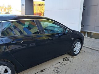 2017 Opel Astra K, чёрный, 1300000 рублей, вид 3
