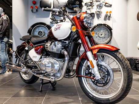 2026 Royal Enfield Classic 650, красный, 703000 рублей, вид 2