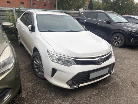 2017 Toyota Camry VII (XV50) Рестайлинг 2, белый, 1672000 рублей, вид 2